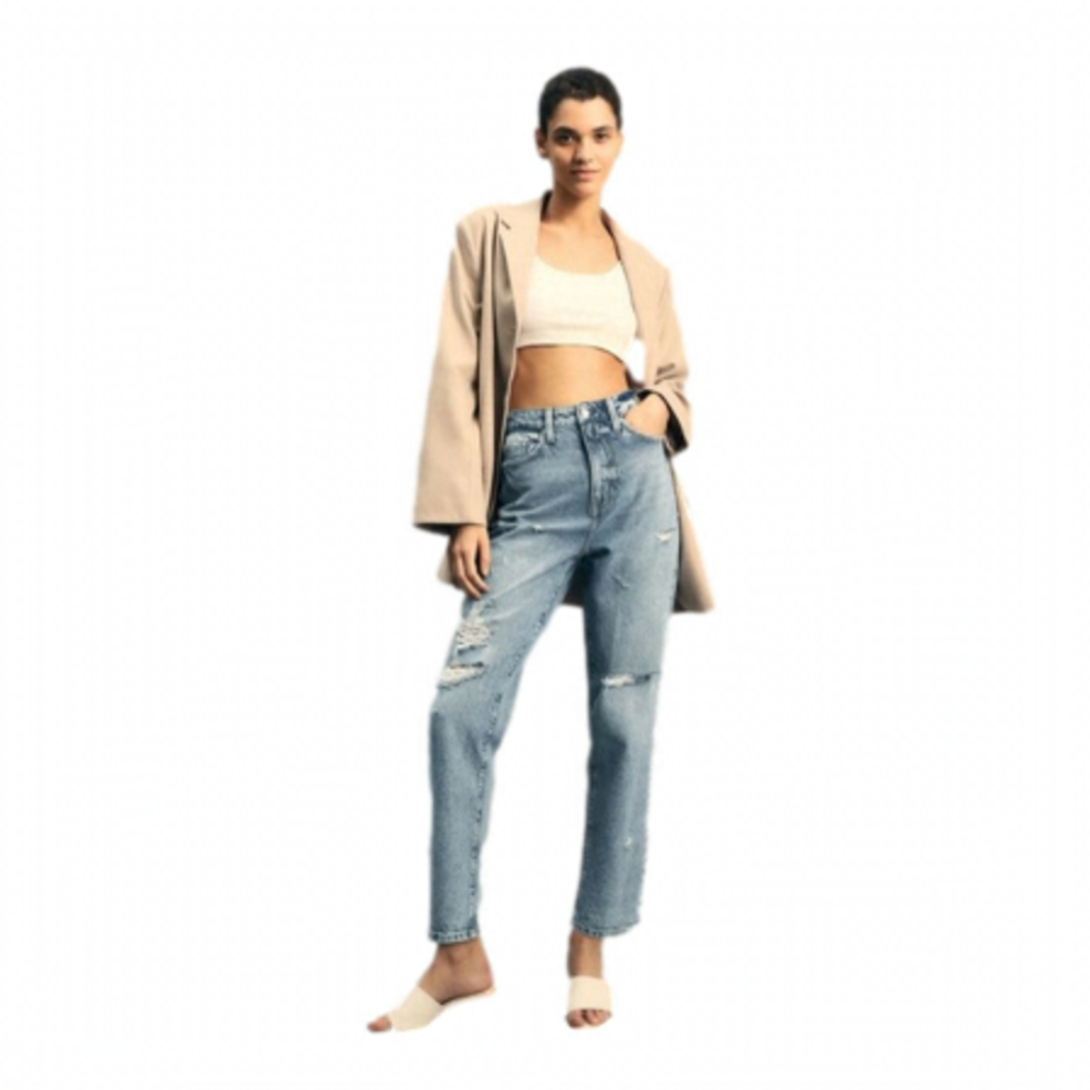 NWT Distressed High Rise Mom Jean Size 4